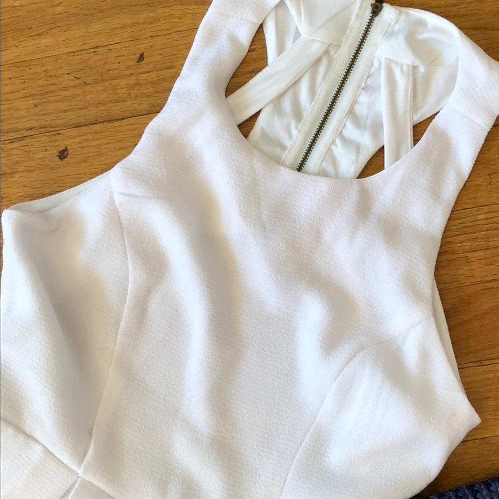 White lulus skater dress w/cutout - Picture 2 of 4